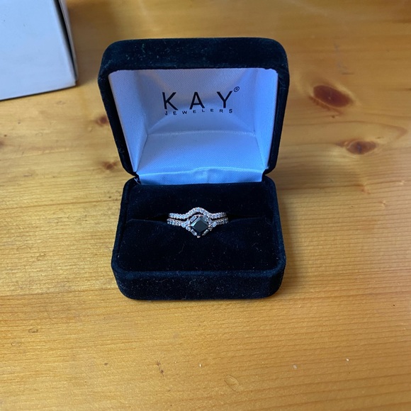 Engagement and wedding band set - Picture 2 of 4